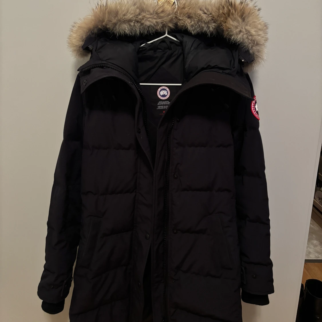 Svart dunjacka med päls från Canada Goose