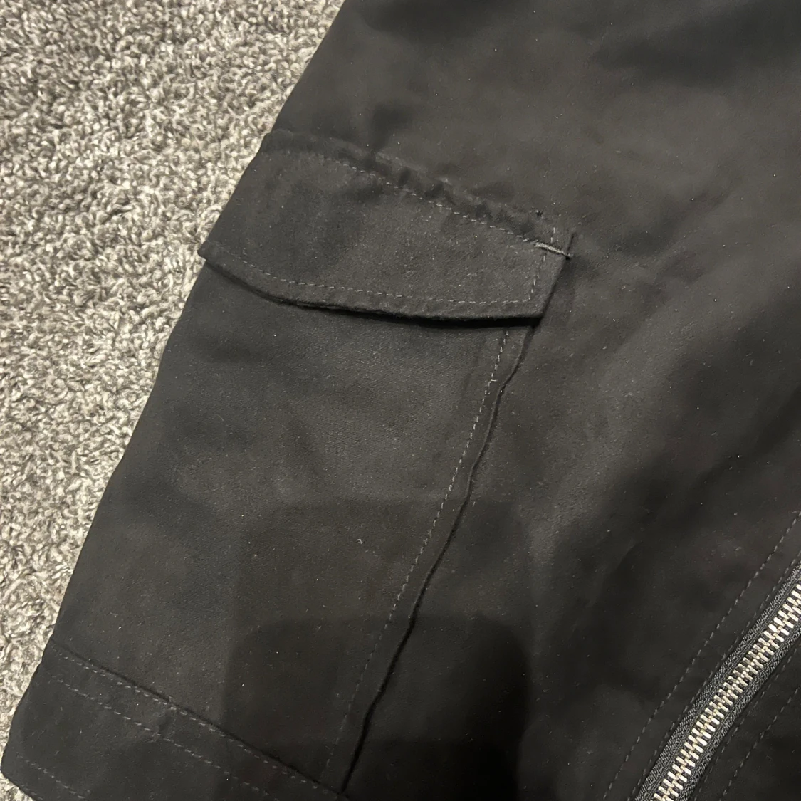 Svart kjol med dragkedja från Divided - 92