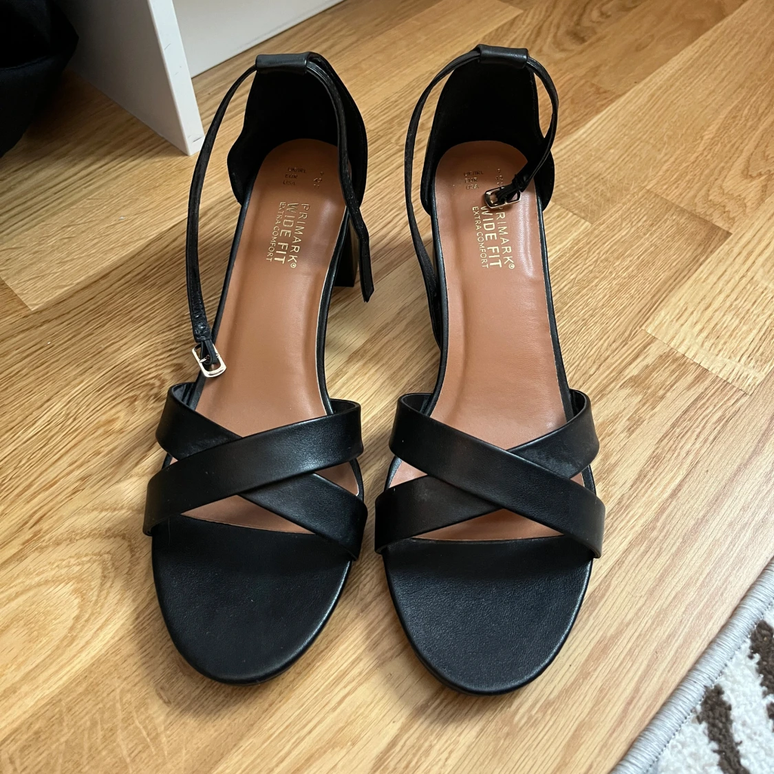 Svarta sandaler från Primark - 90