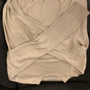 Tunn långärmad tröja  - Skick 10/10 använt 1 gång, storlek xs men passar s också 