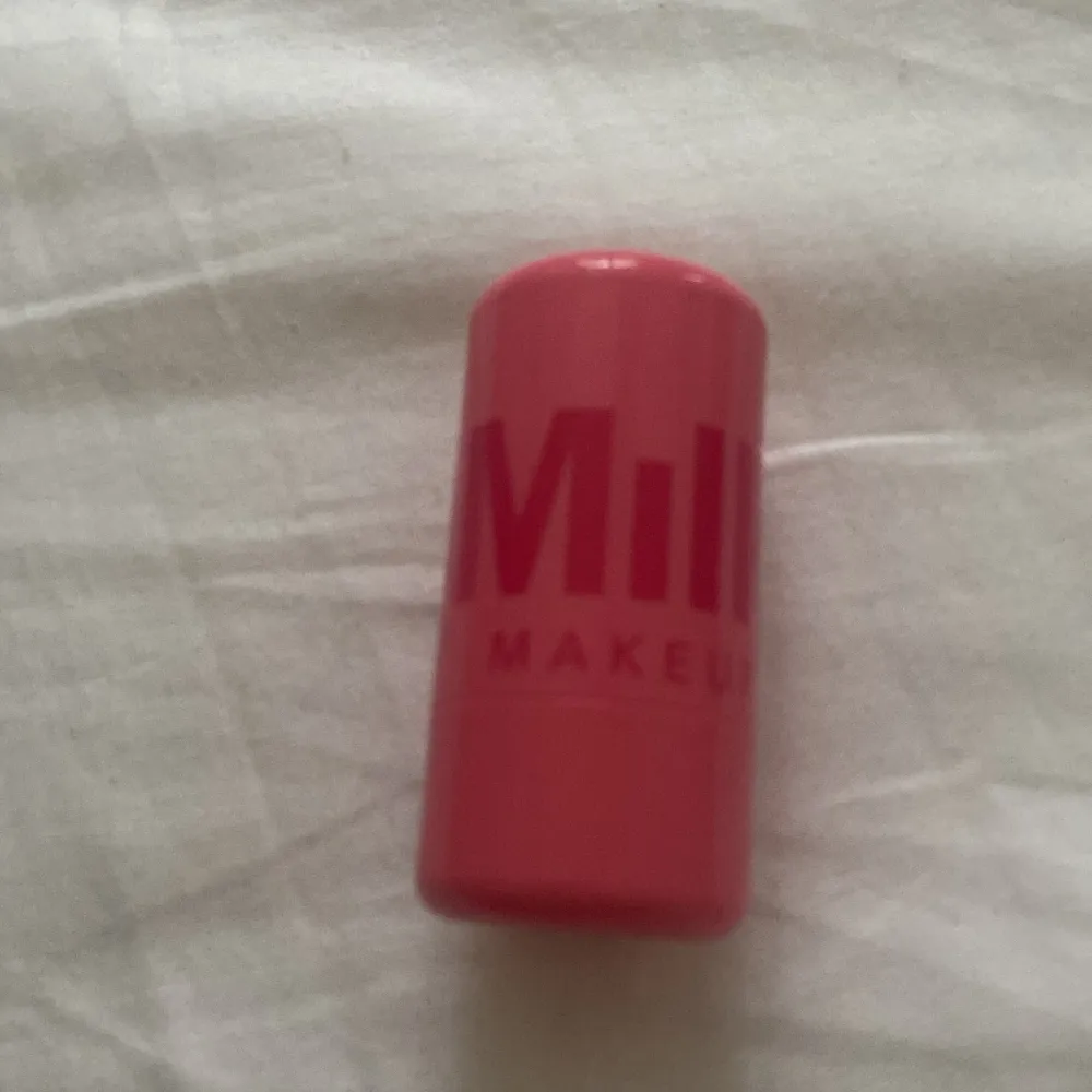 Milk jelly blush använd typ 2 gånger vet inte vilken förg. Skönhet.