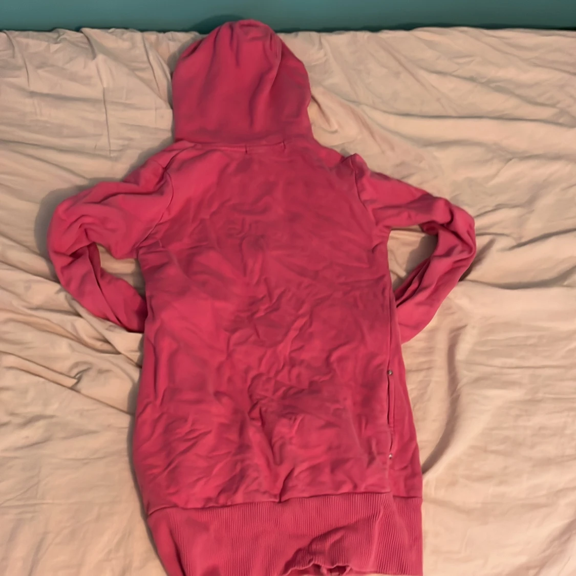 Rosa tjocktröja med text - 90