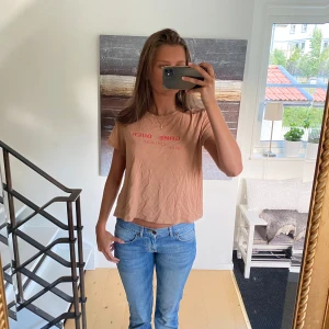 Tshirt - T-shirts från nakd, lite croppad