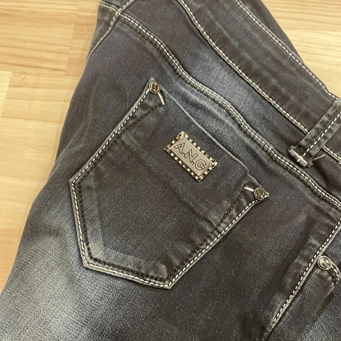 Mörkblå jeans från ANG - 91