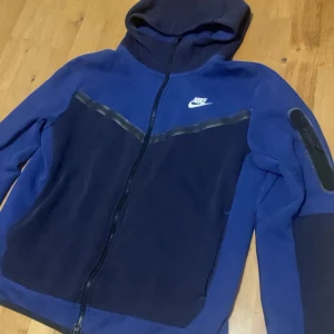 NikeTech Set!✨ - Säljer min NikeTech köpt från JD sport. Lite använd men fortfarande i bra skick och jätte bekväm. 😌✨ Pris kan diskuteras!