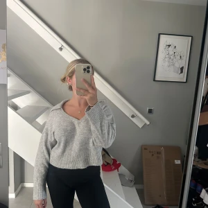 Stickad tröja - Stickad tröja från Bershka i storlek XS, använd några få gånger! 