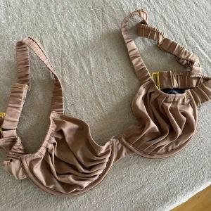 Bikiniöverdel  - Aldrig använd. Köpte fel stl Säljer likadan fast vit också