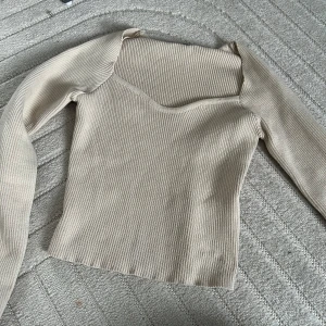 Ribbad tröja  - Storlek s 