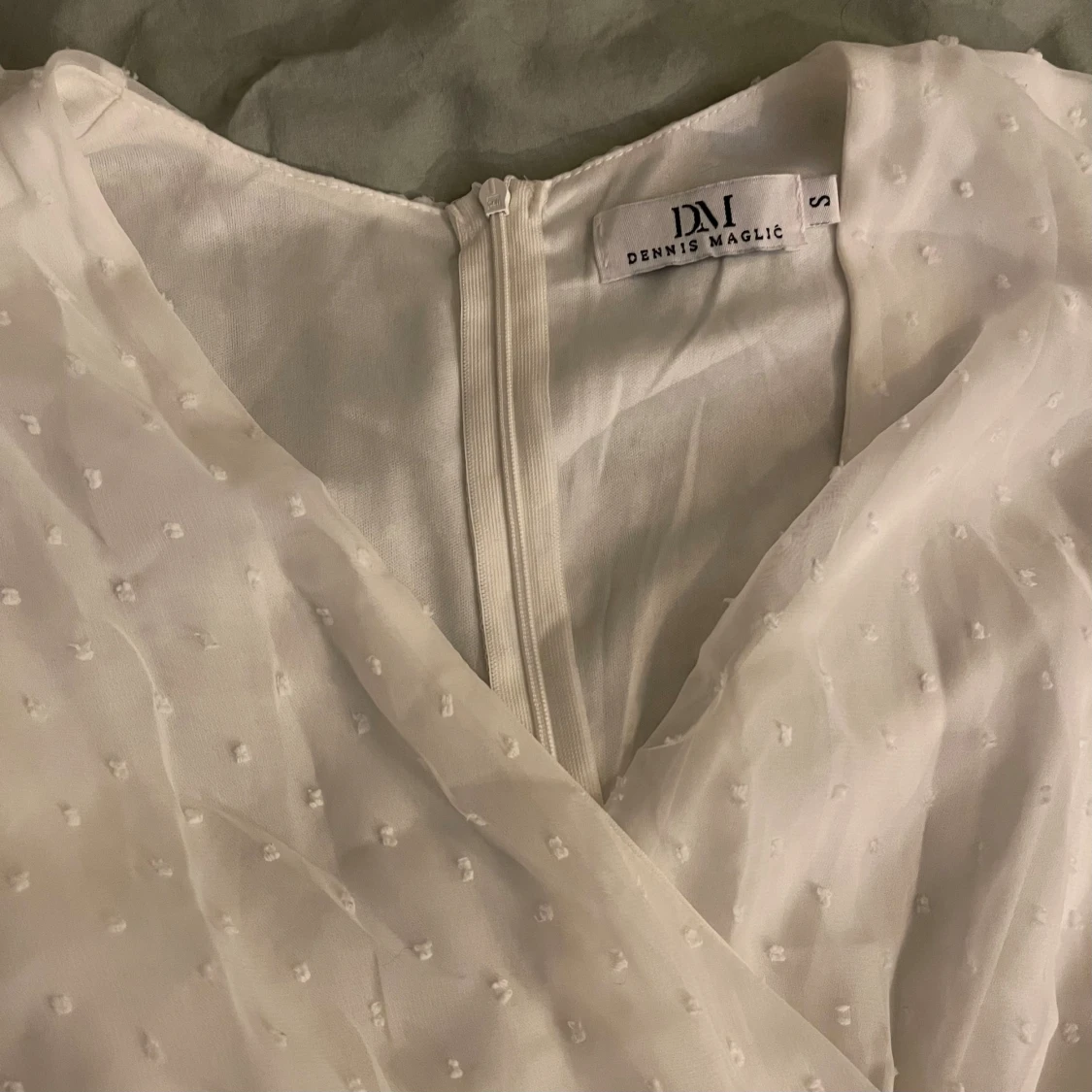 Vit omlottklänning från Dennis Maglic - 90