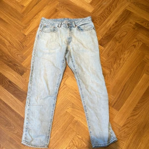 Vailent jeans - Ett par snygga vailent jeans i storlek M Jeansen är inte avnända mycket och har inga defekter eller slitage. Säljer de eftersom de kommer inte till mycket användning nu och jag rensar. Org pris 700kr  Skriv vid funderingar!