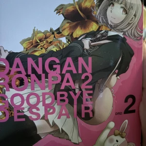 Danganronpa manga - Köpt för 2/3 år sen. Lite dammig men ser till så den är helt dammfri innan jag skickar. Säg till om du är intresserad i att köpa annan manga som jag säljer så kan jag ge rabatt!!
