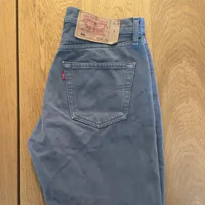 Gråa jeans från Levi i storlek 32/30! 