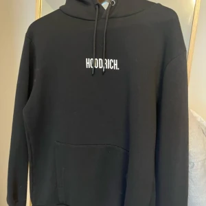 Hoodrich - Storlek S. Sälja för att den inte passar mig🙃 Frakt eller möts upp i Uppsala!  Priset kan diskuterar för seriösa köpare