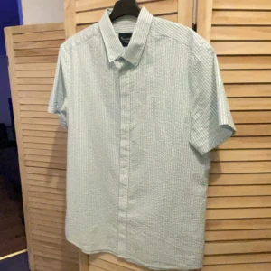 Skjorta kortärmad S - Står M men passar S 