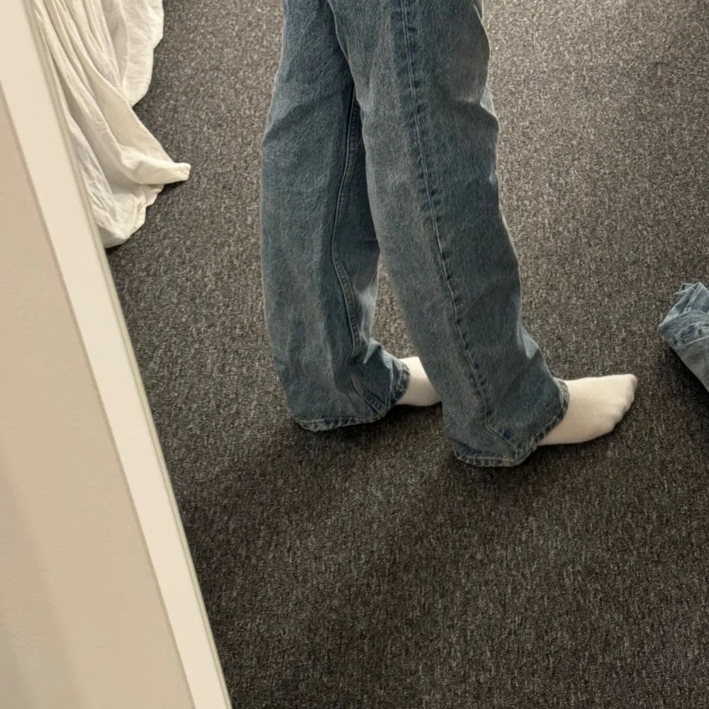 Jeans från zara som inte kommer till användning! Långa i benen! Jag är ca 177🩷. Jeans & Byxor.