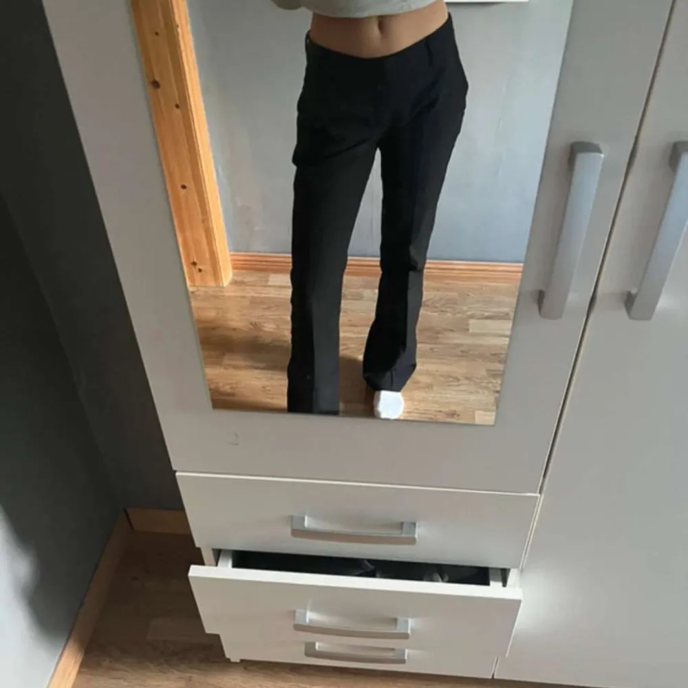 Superfina kostymbyxor från bikbok i modell Vera🥰🥰🥰nyskick!. Jeans & Byxor.