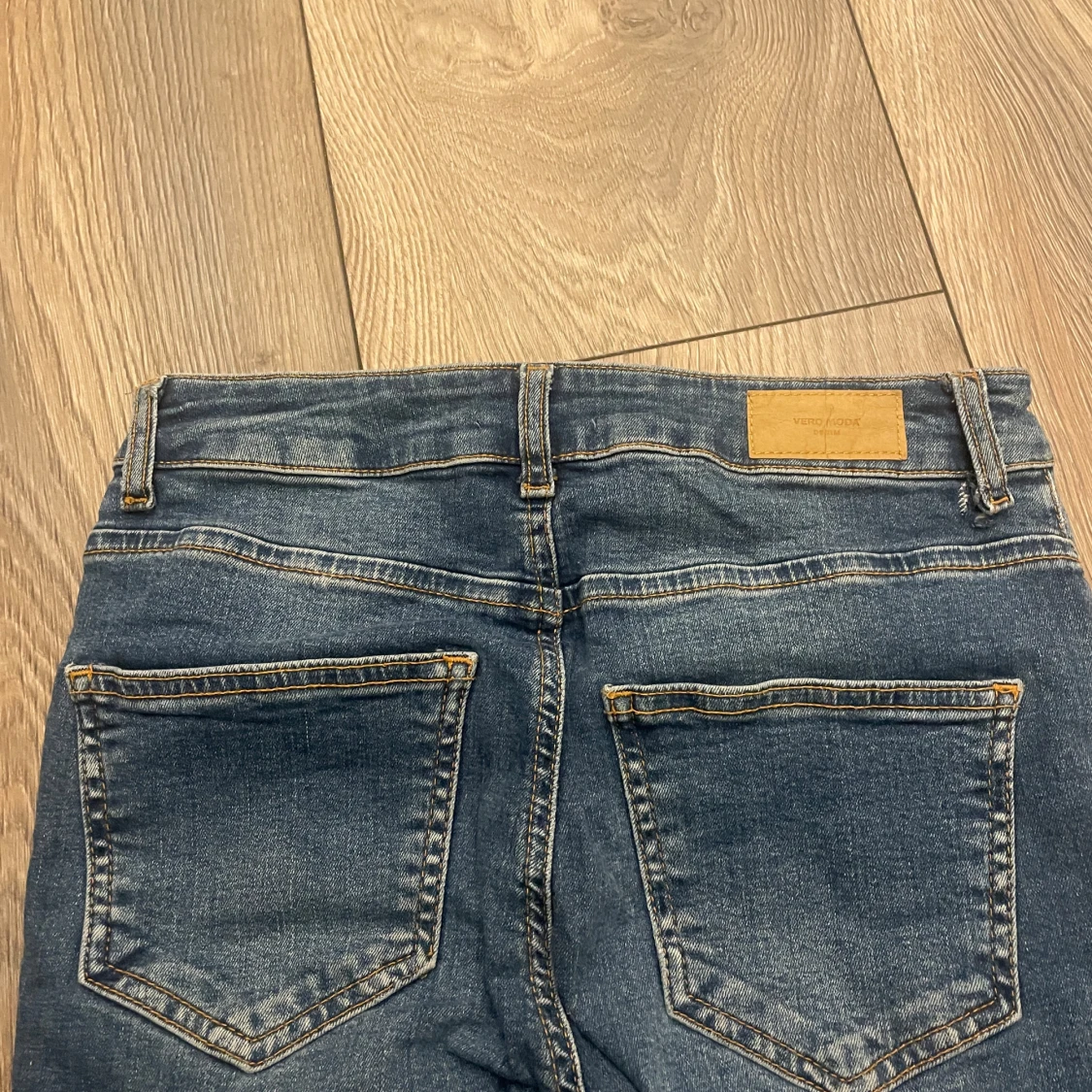 Blå bootcut jeans - 2