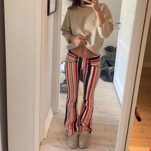 Byxor - Säljer dessa bootcut byxorna, strl 34, 200kr plus frakt 