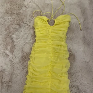 Ohpolly klänning  - Klänning ifrån ohpolly i strl 4 vilket motsvarar XXS. Helt oanvänd 