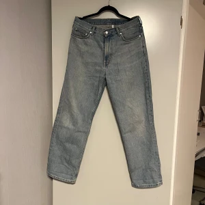 Weekday jeans - Väl använda, men mycket liv kvar. Storlek 30/32