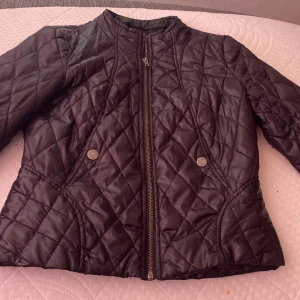 Jacka  - Svart jacka lätt