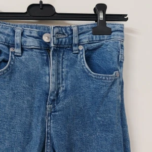 Jeans - Blå jeans. Blå jeans från hm i storlek 34. Använda flertal gånger men som nya helt utan difekter. 🫶