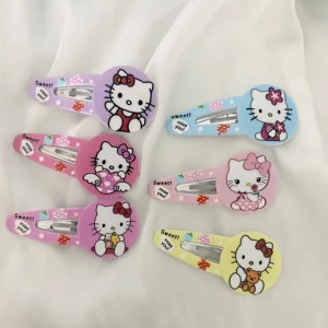 Hello kitty clips  - !SKRIV INNAN DU KÖPER! 30kr styck, fråga vilka som finns kvar! ♥︎