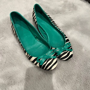 Zebra ballerina  - Skitsnygga ballerinas som jag aldrig får användning för. Köpte de secondhand 