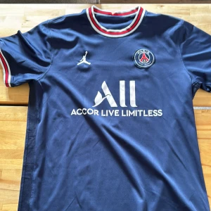 Psg tröja med mbappé på rygg - Använd bra skick