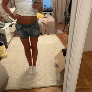 Nit shorts - Kolla andra anonsen i min profil för information. Det finns två med samma shorts