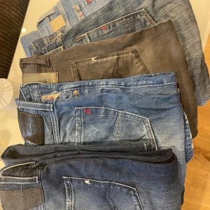 5 par Replay jeans - Riktigt snygga Replay jeans. I bra skick. 500kr st eller 2250kr för alla🙌🏻