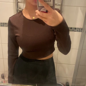 Gym tröja - Jätte bekväm crop top kan användas för gymet eller för annat den är från hm och helt ny och alldrig använt 
