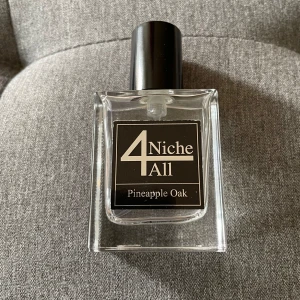 Niche4all Pineapple Oak  - 28/30ml kvar. Pineapple oak är inspirerad utav Creed Aventus. Väldigt fin vardagsdoft. Nypris 699kr. Mitt pris 300kr. Byten tas emot.