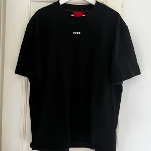 Hugo Boss - Hugo Boss tshirt Använd 2 gånger 