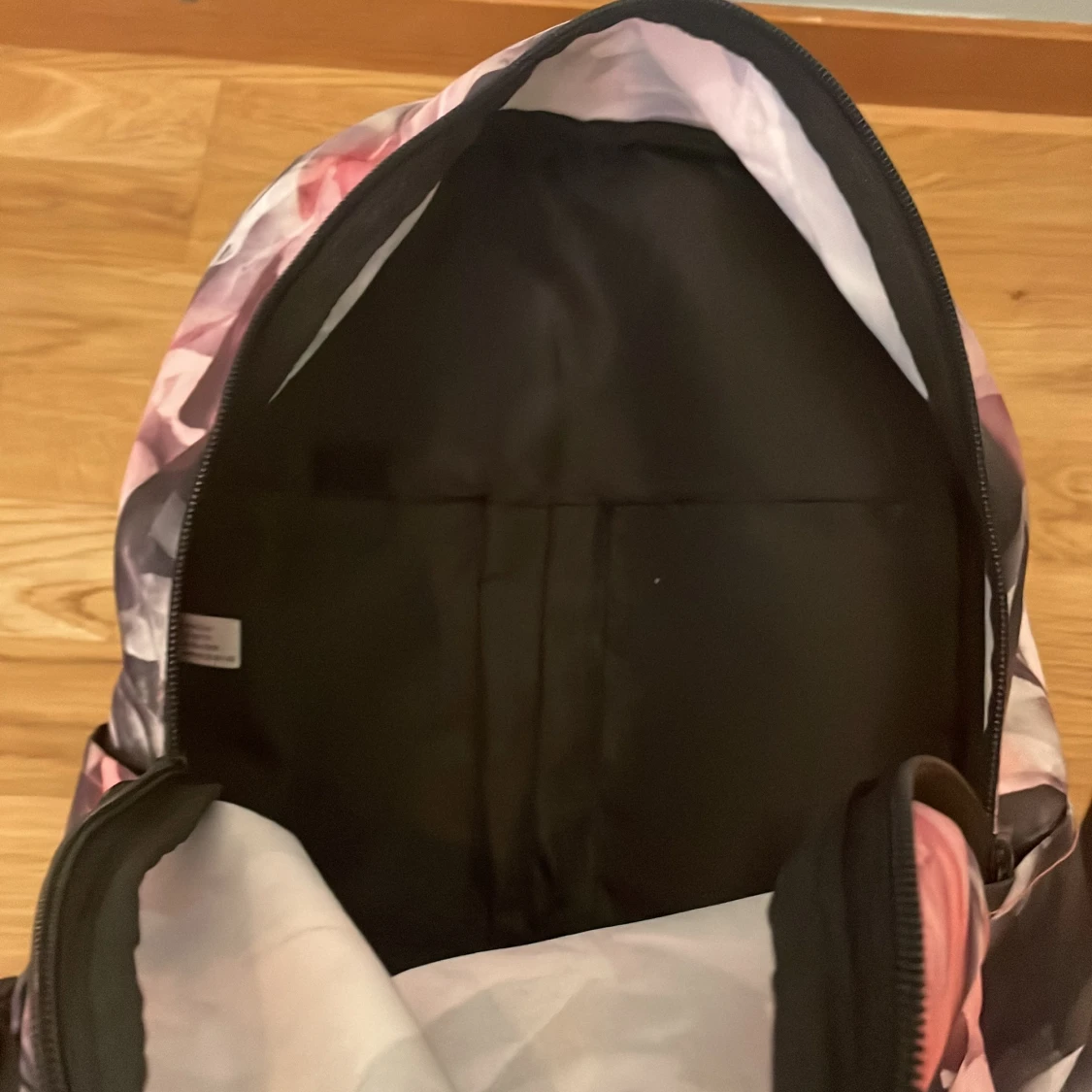 Blommig ryggsäck och randig shoppingväska - 91