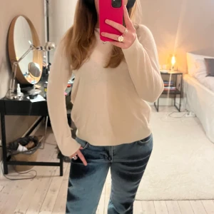 Kashmirtröja - Superfin och skön tröja i 100% kashmir❤️‍🔥 Tyvärr är den lite för liten för mig så den är i stort sett aldrig använd