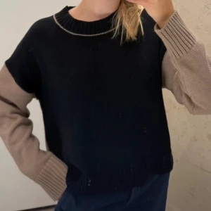 blanche copenhagen stickad tröja - Superfin tröja som går att använda åt båda hållen! Storlek s men lite liten i storlek så passar xs 