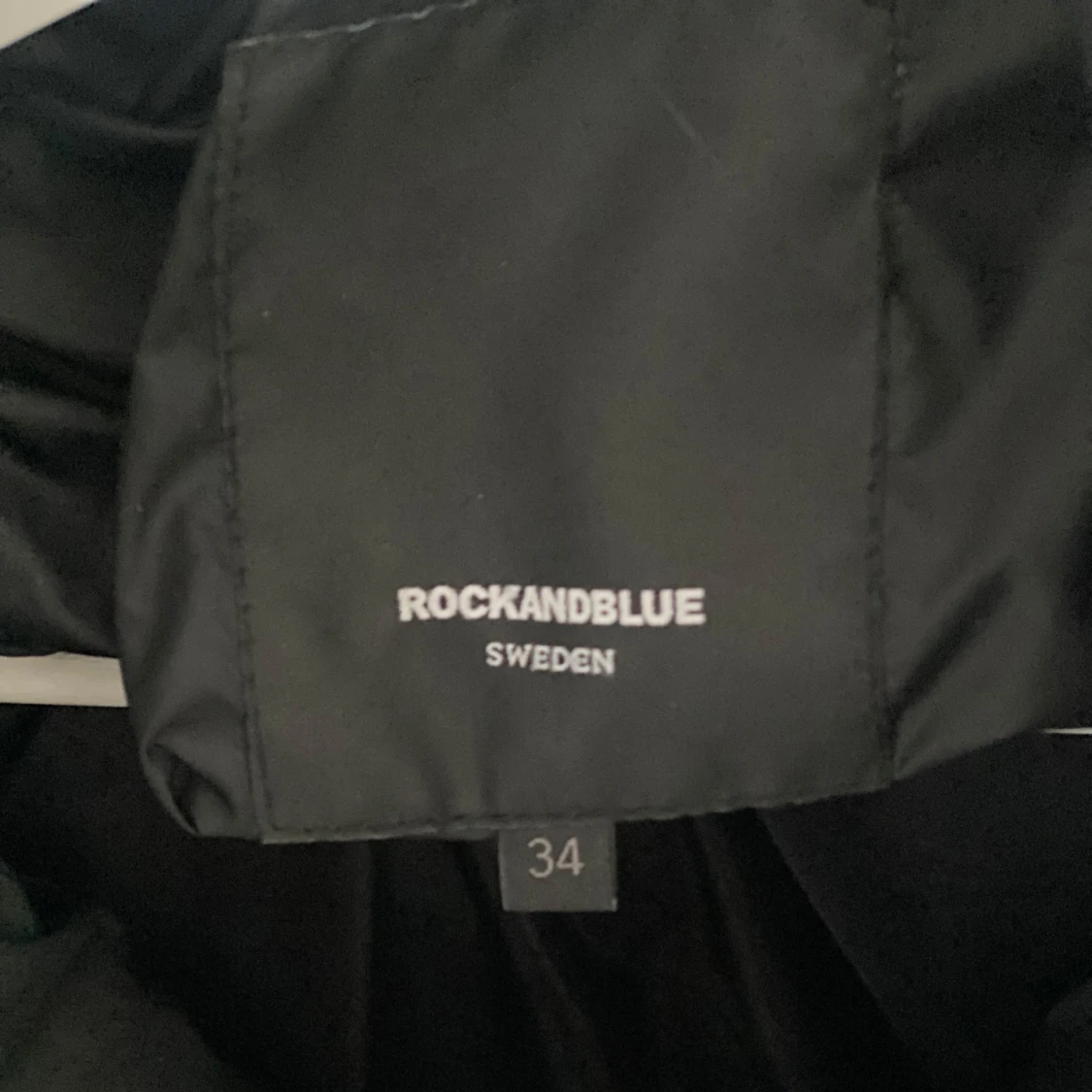 Svart quiltad jacka från Rockandblue - 92