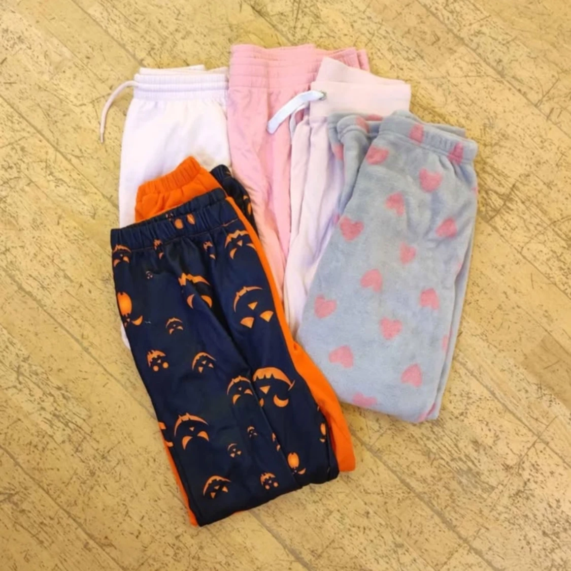 fem par färgglada mjukisbyxor strl xs-s