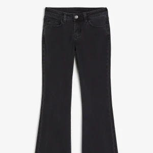 Svarta bootcut jeans - Snygga svarta bootcut jeans 