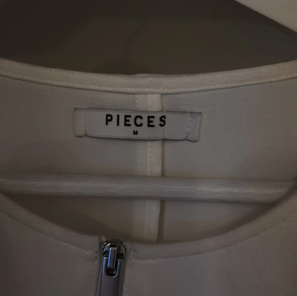 Vit jacka från Pieces - 91