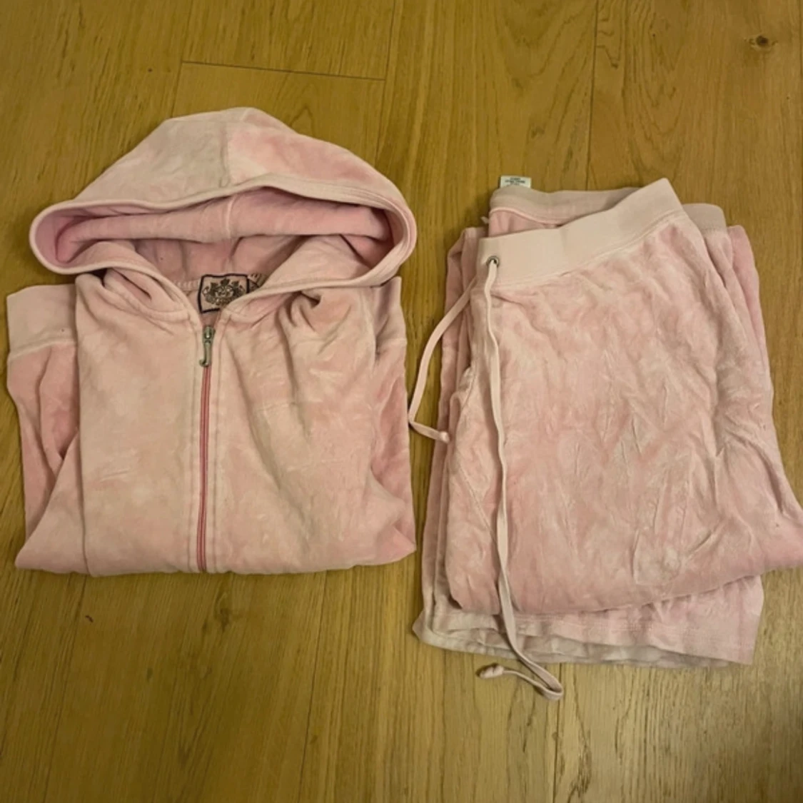 Ljusrosa juicy tracksuit - 90