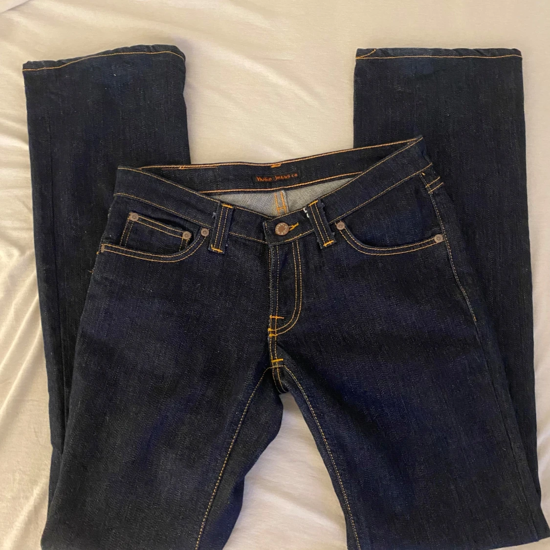 Mörkblåa bootcut jeans