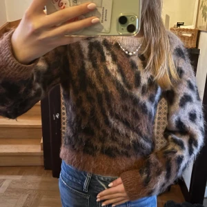 Mohair tröja  - Sååå snygg och varm (!!!!) mohair tröja från Other Stories! Så bra skick!🐆🐆diskuterbart pris! 