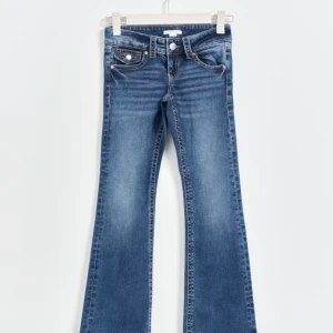 Slutsålda Gina jeans💞 - Säljer dessa slutsålda Gina Young jeans då dom ej kommer till användning. Knappt använda, köpte dom för 359🥰 Storlek 158, men passar mig som är 162