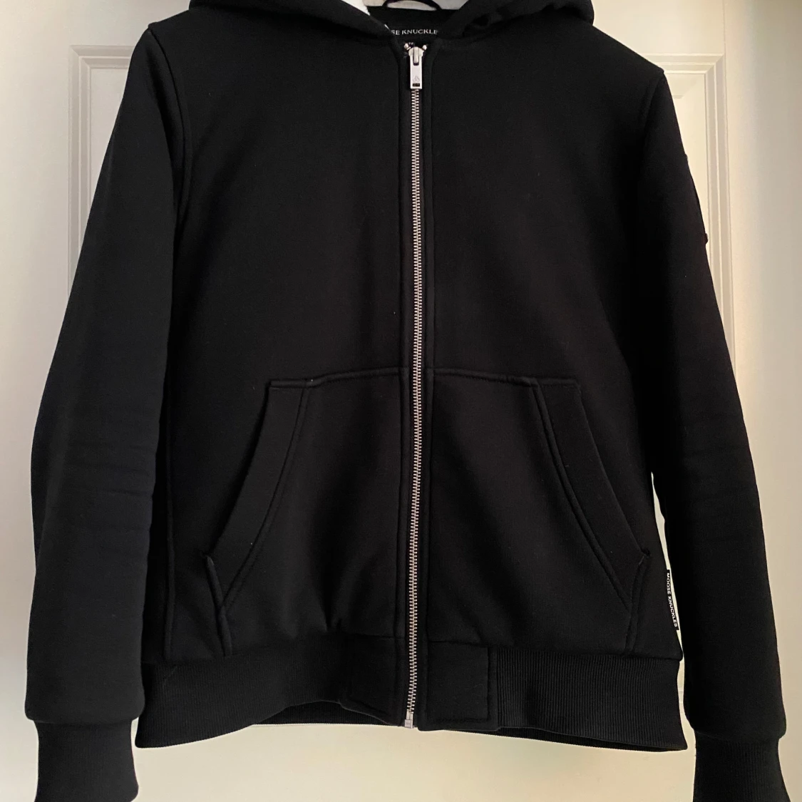 Svart hoodie från Moose Knuckles