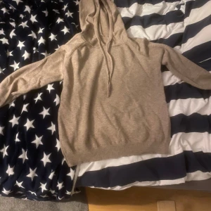 Merinoull tröja - En merinoull tröja som är nästan som en helt ny. Jag beställde hem denna men den var för liten. 