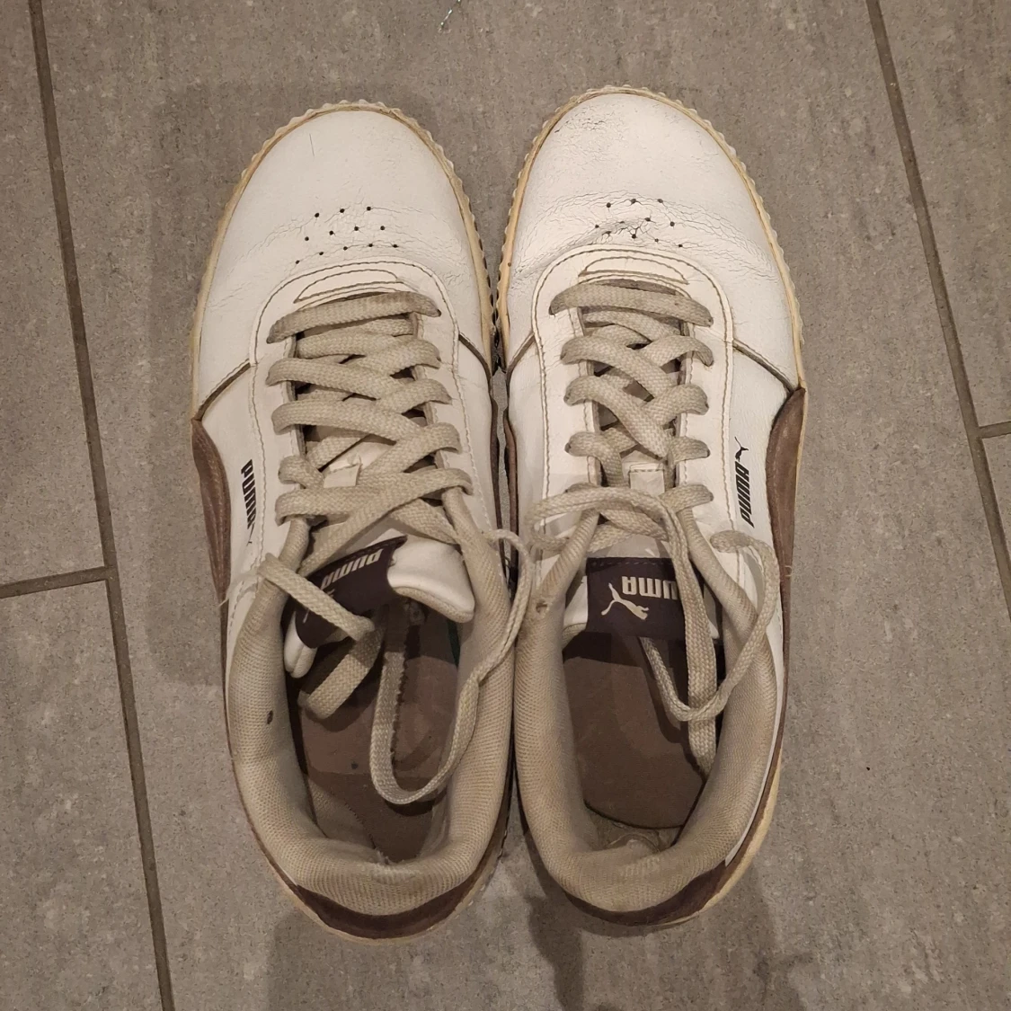 Vita och lila sneakers från Puma - 2