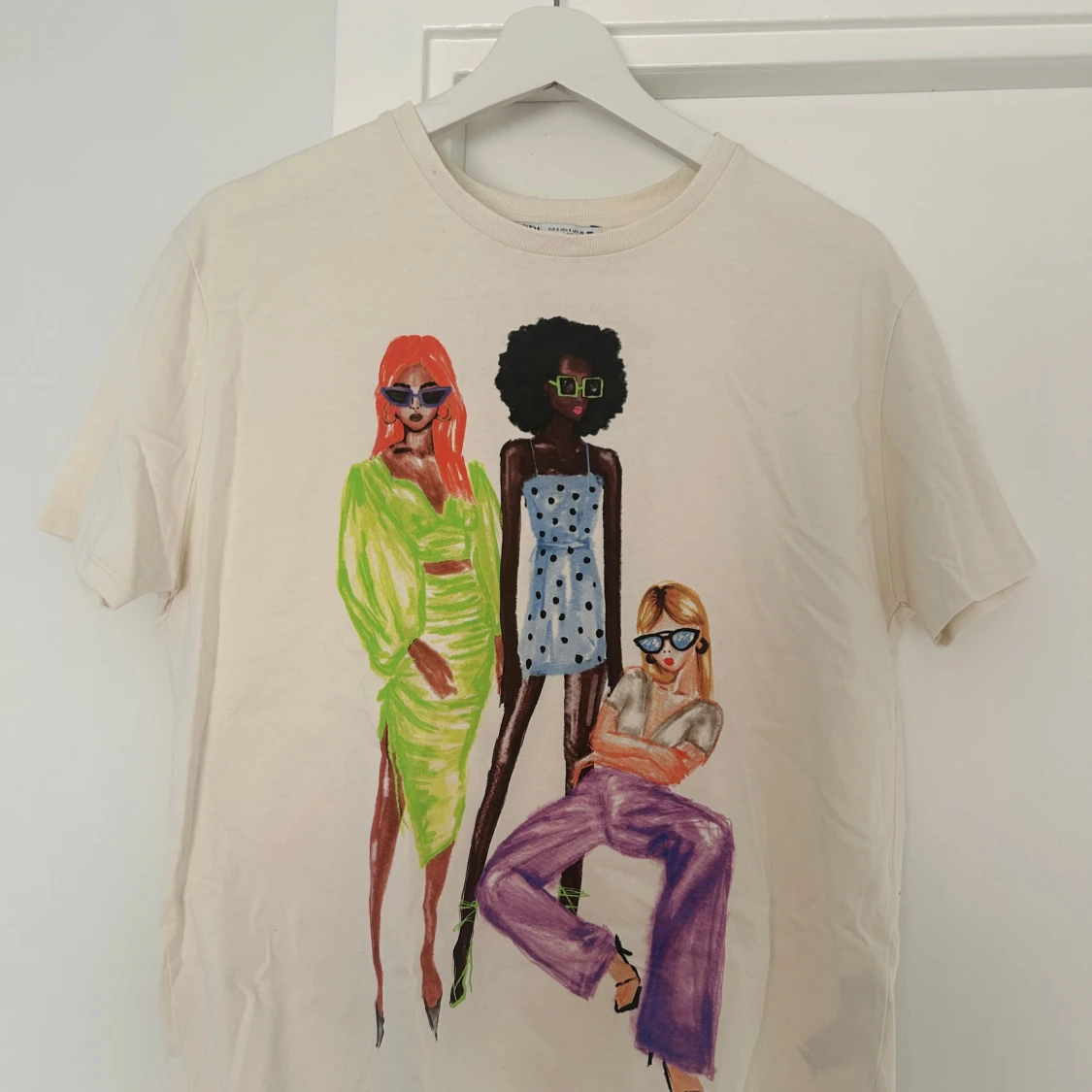 Beige t-shirt med tryck