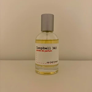OneBoldChemist: Campbell 34.0 - Säljer Campbell 34.0 av One Bold Chemist för jag har helt för många parfymer och måste sälja några. Parfymen är inspirerad av Parfums De Marley Carlisle. Nypris är 349kr, mitt pris är 199kr men du kan även bundla upp denna med de andra one bold chemist parfymerna på min profil för ett bättre pris! Hör gärna av er om ni är intresserade! 